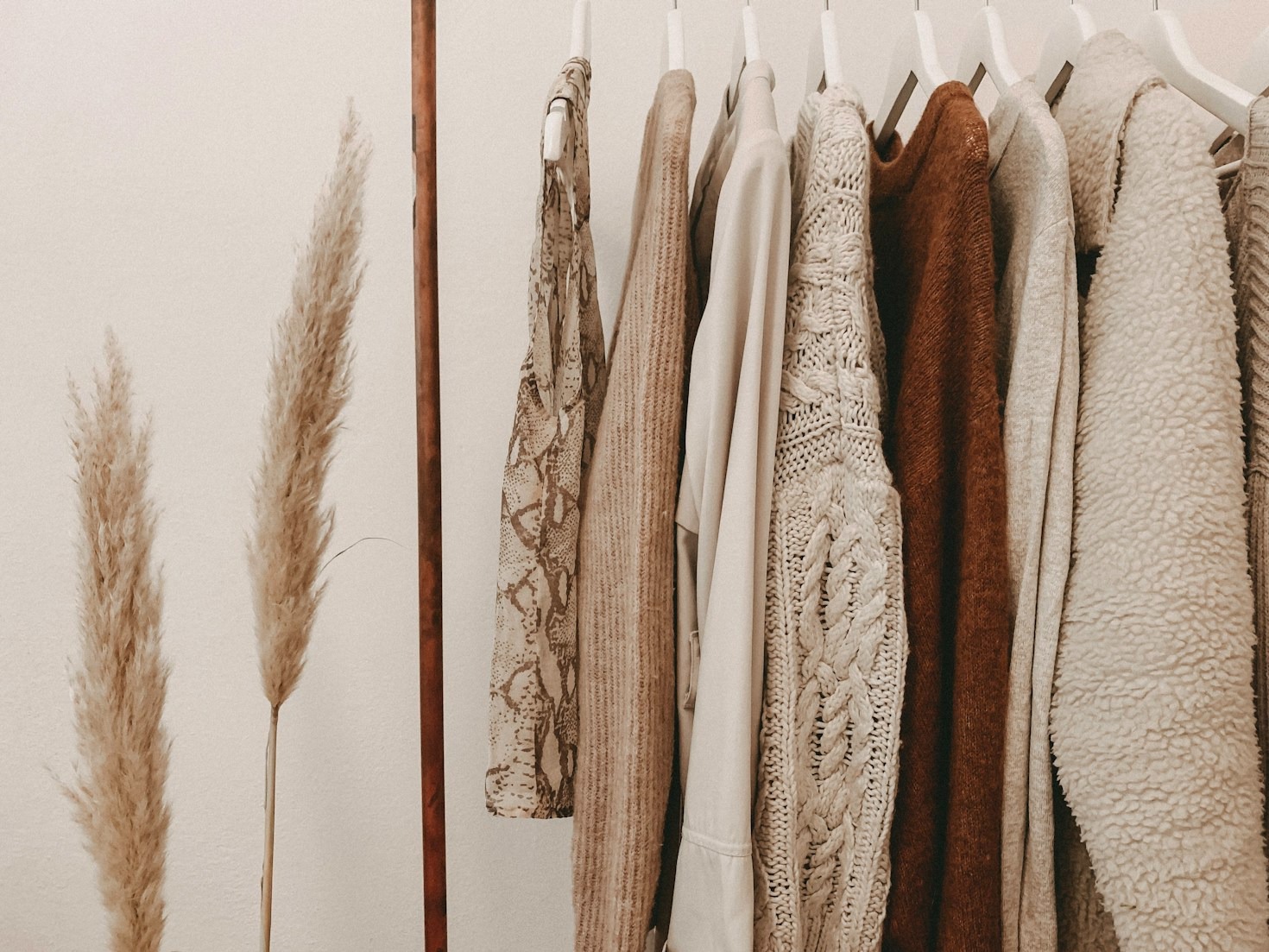 Acessórios que Complementam um Look Elegante
